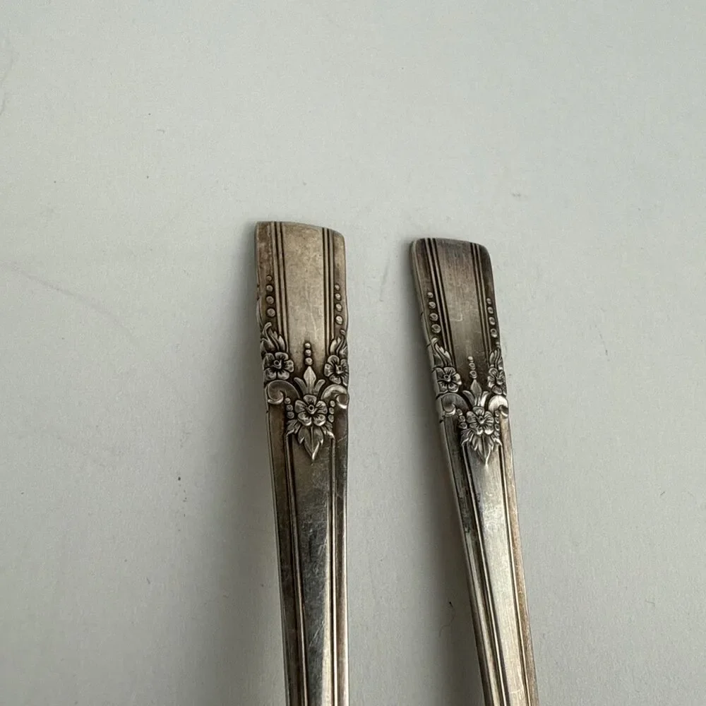Wm A Rogers 1940 ARTISTIC Pattern Sugar Spoon & Butter Knife Oneida Ltd